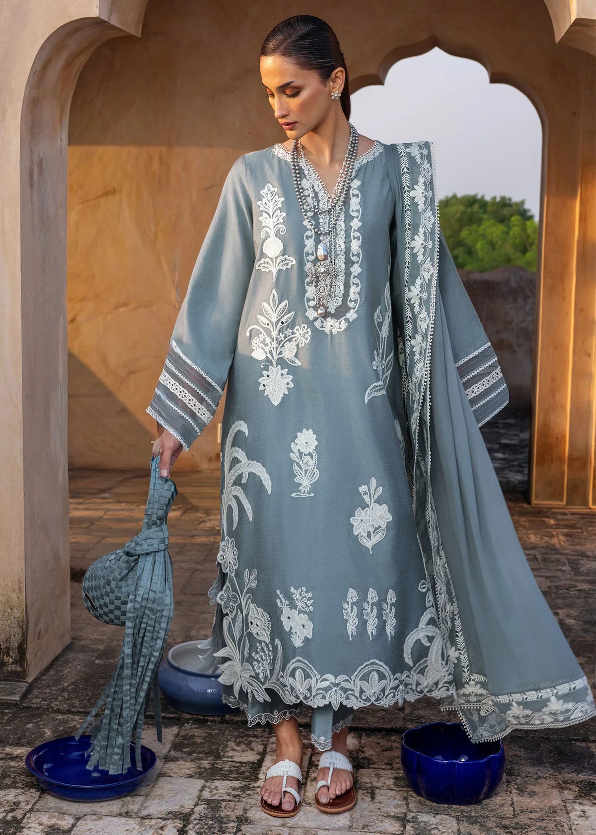 CRIMSON WINTER PRET '25 - 06